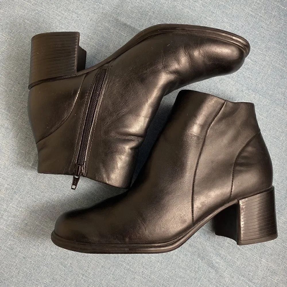 White Mountain Black Fairchild Leather Ankle Boots size 8 M
